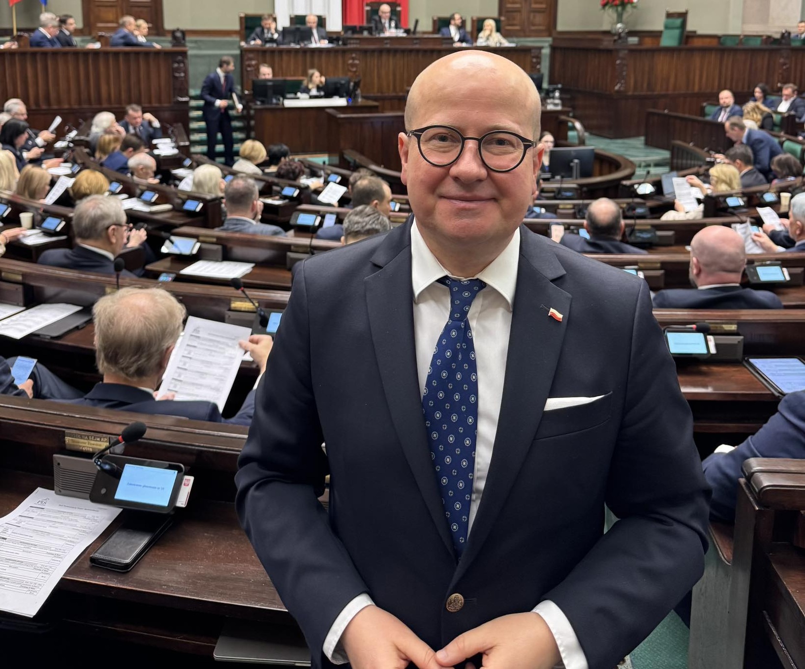 Bartłomiej Wróblewski domaga się m.in. informacji czy resort przeprowadził analizę innych możliwości rozwiązania lub przynajmniej złagodzenia problemu nadmiernego hałasu dobiegającego z obiektów sportowych do domów i mieszkań (Fot. Bartłomiej Wróblewski Facebook)
