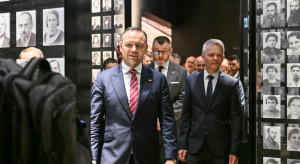 Prezydent ostro o Donaldzie Tusku: Ustawą wiatrakową chce szantażować Polaków