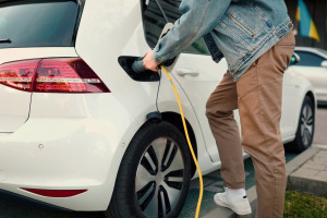 Ładowarek elektrycznych mamy więcej niż Niemcy. Ale wciąż odstajemy od Europy