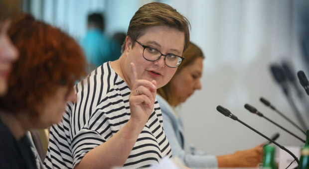 MEN składa deklarację. Nauczyciele dostaną pieniądze za godziny nadliczbowe