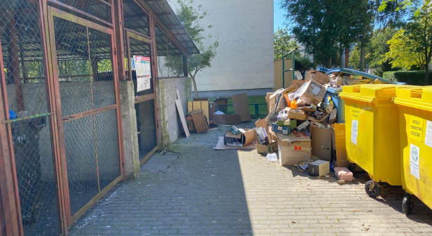 Odpowiedzialność zbiorowa w zbiórce odpadów. Spółdzielnia mieszkaniowa skarży zapisy ustawowe