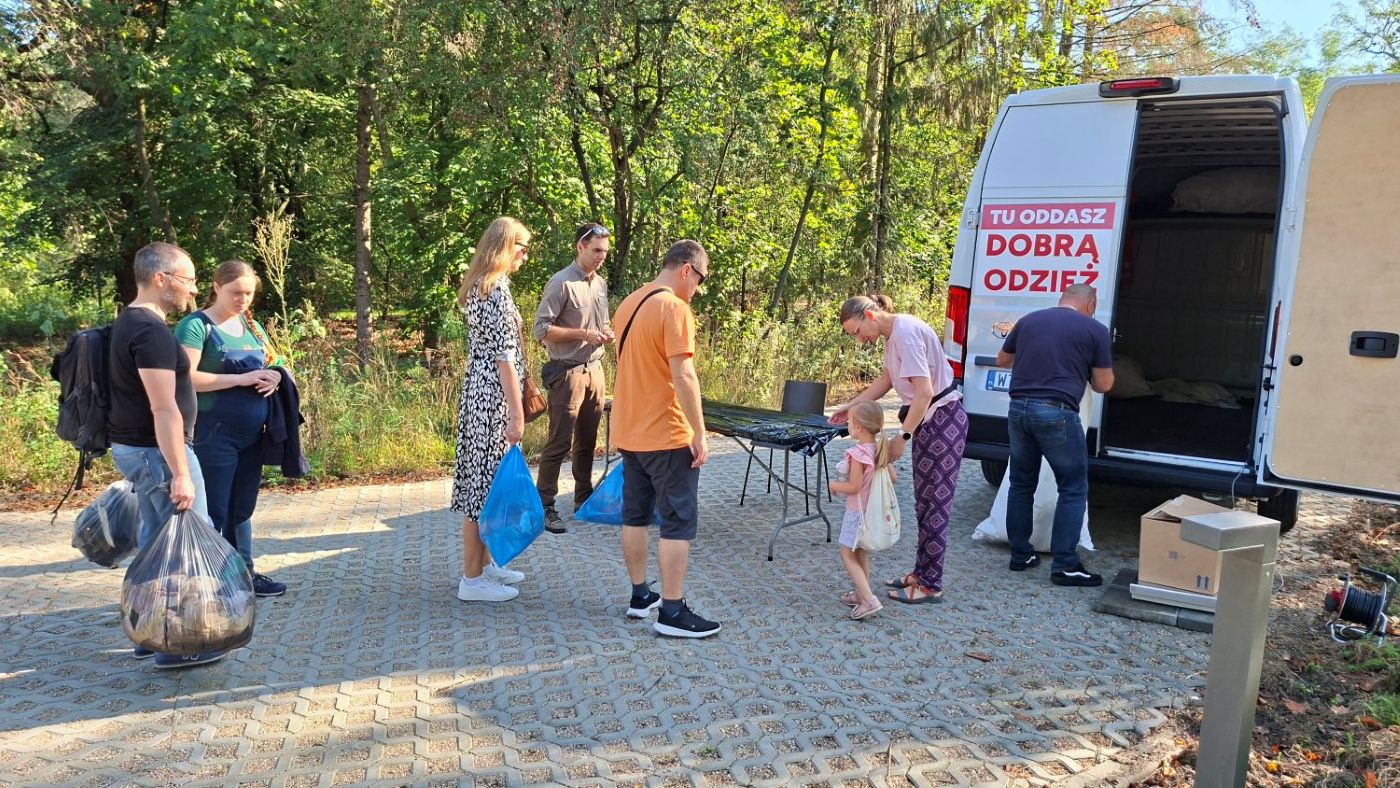 Op zaterdag 27 september vindt er een inzameling van kleding en textiel plaats op het districtskantoor van Białołęka (foto: warszawa.pl)