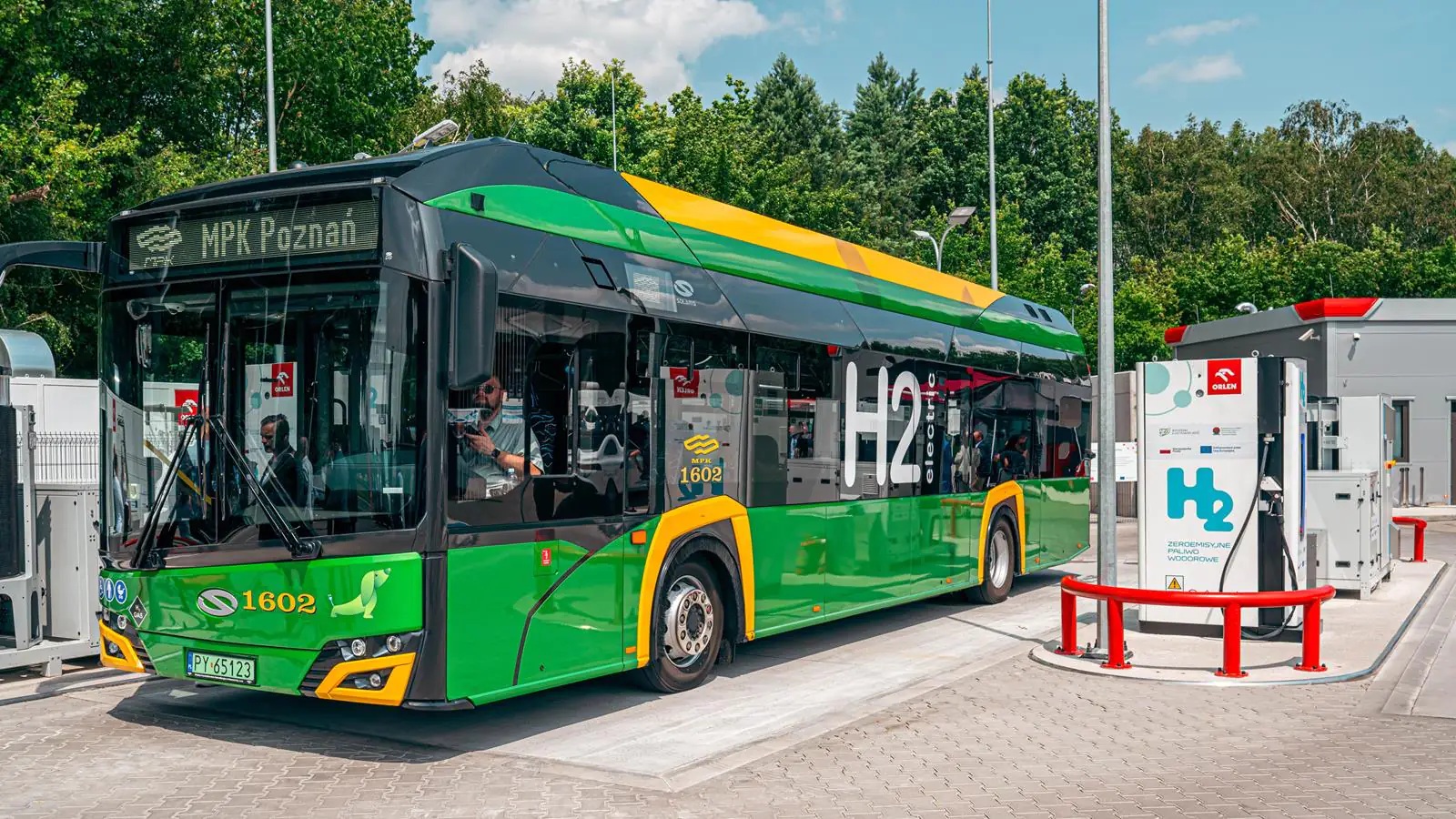 Als er sprake is van de intentie om waterstofbussen te kopen, moet er ook een zeer sterk contract zijn met de levering van brandstof tegen een specifieke prijs - zegt Krzysztof Bolesta, adjunct-hoofd van het ministerie van Cultuur en Milieu - illustratieve foto Licentie: Persmateriaal / MPK Poznań