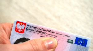 Anonimizacja kuleje. MEN zaczernił dane autorki petycji, ale my je odczytaliśmy