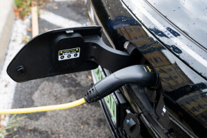 Tu we Wrocławiu naładujesz elektryka. Pierwsze ładowarki na terenach miejskich już czynne