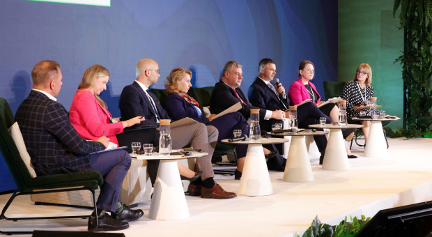Gminy zostały same z problemem tekstyliów. Obowiązek segregacji źle przygotowano