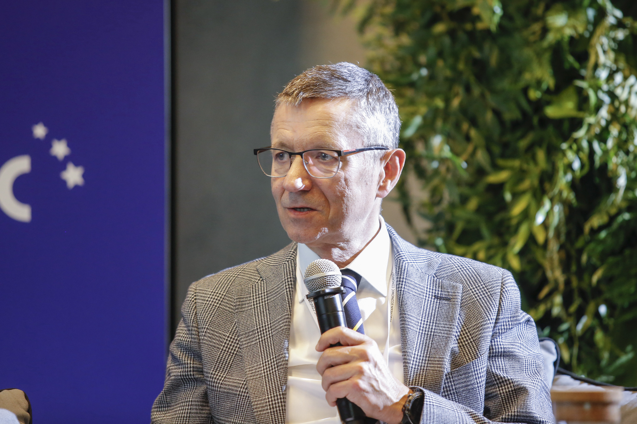 Dr. Robert Tomanek, professor at the University of Economics in Katowice, points out that such minibuses are operated on a larger commercial scale in China, while Europe remains in the testing phase, similar to those carried out in Poland. License: PTWP