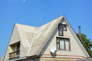 Il termine per la sostituzione delle coperture dei tetti realizzate con materiali contenenti amianto nelle aziende agricole è stato prorogato fino al 31 marzo 2026.