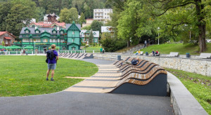 Jeszcze więcej zakazów sprzedaży alkoholu. Lista się wydłuża, samorząd krytykuje
