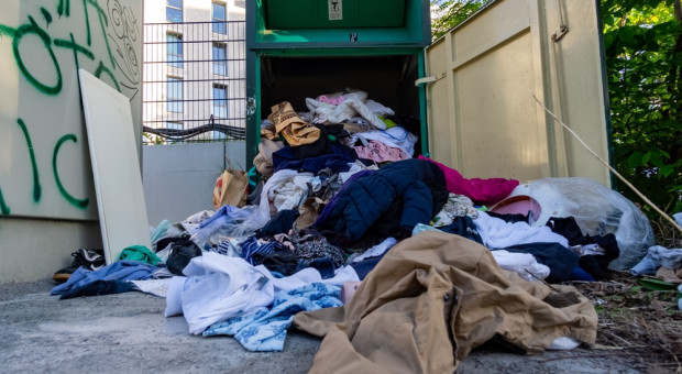 Recykling tekstyliów będzie rósł. Ale i tak nie uratuje nas przed zalewem odzieżowych odpadów