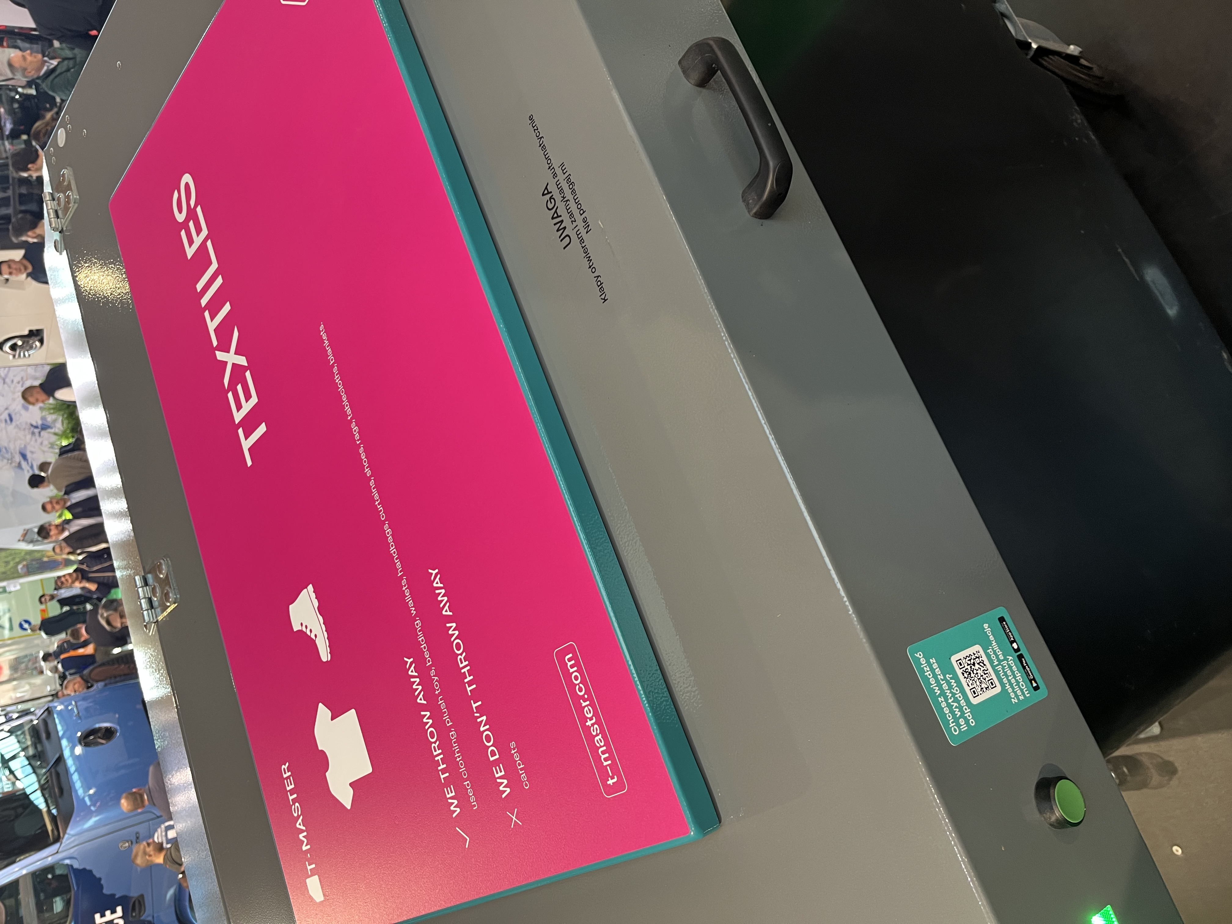 Na targach ECOMONDO w Rimini T-Master prezentował m.in. inteligentny system zbierania tekstyliów Fot: Kalina Olejniczak / PTWP