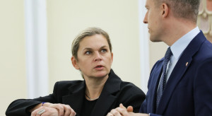 Regulowanie czasu pracy nauczycieli ustawą poselską to policzek. Gminy krytykują premiera i posłów