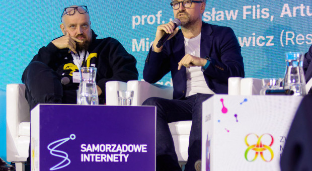 Samorządy przegrywają z fake newsami. Urzędnicze czary-mary już nie działają