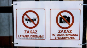 Samorządy biją na alarm. Rządowe strefy R zablokują loty nad miastami