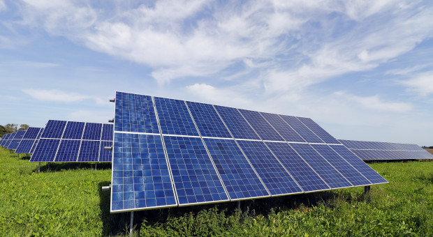 Gminy stracą na ustawie sieciowej? Branża przestrzega: uderzy w rozwój OZE i podniesie ceny