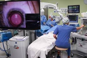 Oszczędności uderzą w pacjentów. Na operacje będziemy jeździć do Czech