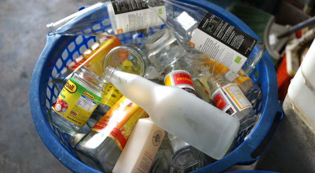 System do pilnej korekty. Pozostawienie szkła bez aluminium i PET to ekonomiczny wyrok dla gmin