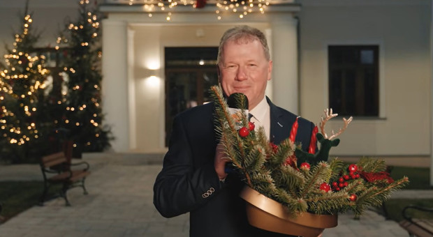 Jak Polska długa i szeroka. Samorządowcy składają mieszkańcom życzenia świąteczne 