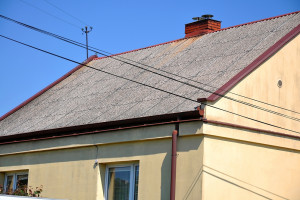 Dają pieniądze na wymianę pieca. Stary dach nie jest problemem