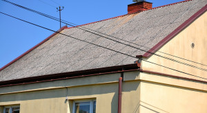 Azbest na dachu nie wyklucza pieniędzy na nowy piec. "Czyste Powietrze" bez ograniczeń