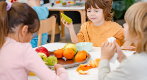 Posiłki w szkołach dla dzieci na specjalnych dietach. Kto za to zapłaci?
