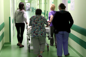 Wypłaty dewastują budżety szpitali. "Pielęgniarka zarobi więcej niż prezydent miasta"