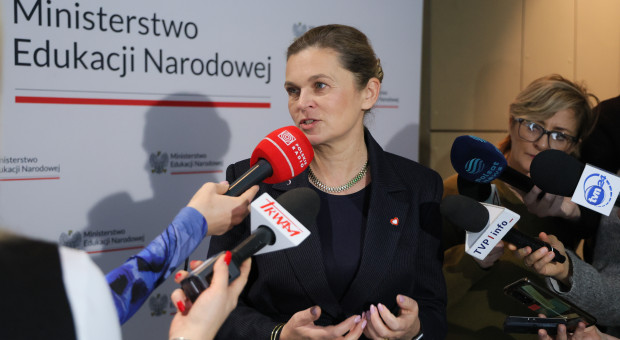 Uczniowie odetchną z ulgą. MEN wycofuje się z rygorystycznych zasad w szkole