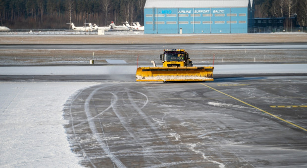 Lotniska regionalne kontra zima. Setki ludzi, miliony złotych i metrów kwadratowych