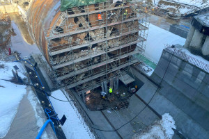 Gigantyczna tarcza wykonała piruet pod ziemią. Maszyna szykuje się by drążyć drugi tunel