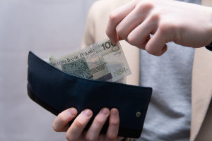 Nagrody dla urzędników topnieją. Cięcia nawet o połowę