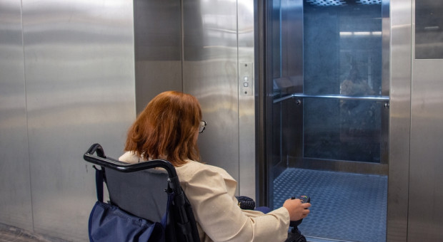 Gminy muszą dbać o dostępność w urzędach. Brak wykonania decyzji nakazującej grozi grzywną