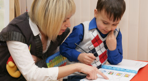 Dodatek wiejski dla nauczycieli. RIO wskazuje, jakie dane należy brać pod uwagę