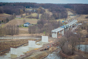 Wielka inwestycja PKP PLK nabiera rozpędu. Ogromny most rośnie w oczach