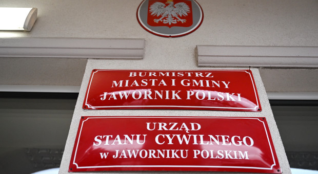 Należność główna i całkiem pokaźne odsetki. Samorządy coraz częściej wygrywają w sądach