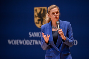 MEN ostrzega szkoły. Każde zdjęcie ucznia może być nadużyciem