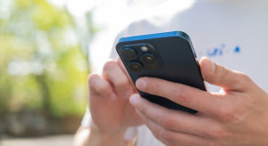 Nauczycielka "rozebrana" przez AI. Wygenerowanie nagiego zdjęcia to przestępstwo