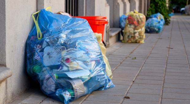 Kto boi się kontroli odpadów? Doświadczenia gmin obalają mity o PAYT
