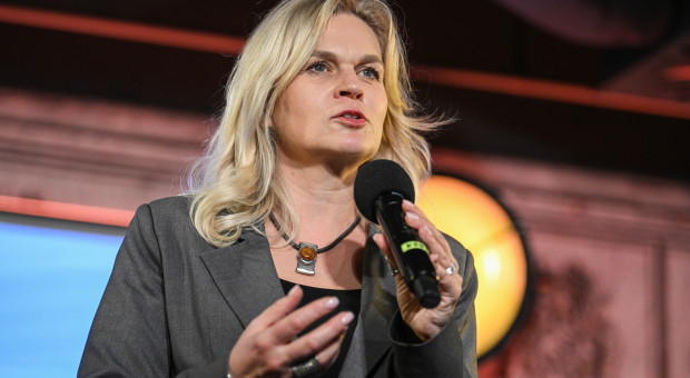 Barbara Nowacka może spać spokojnie. Środowisko oświatowe nie chce jej dymisji