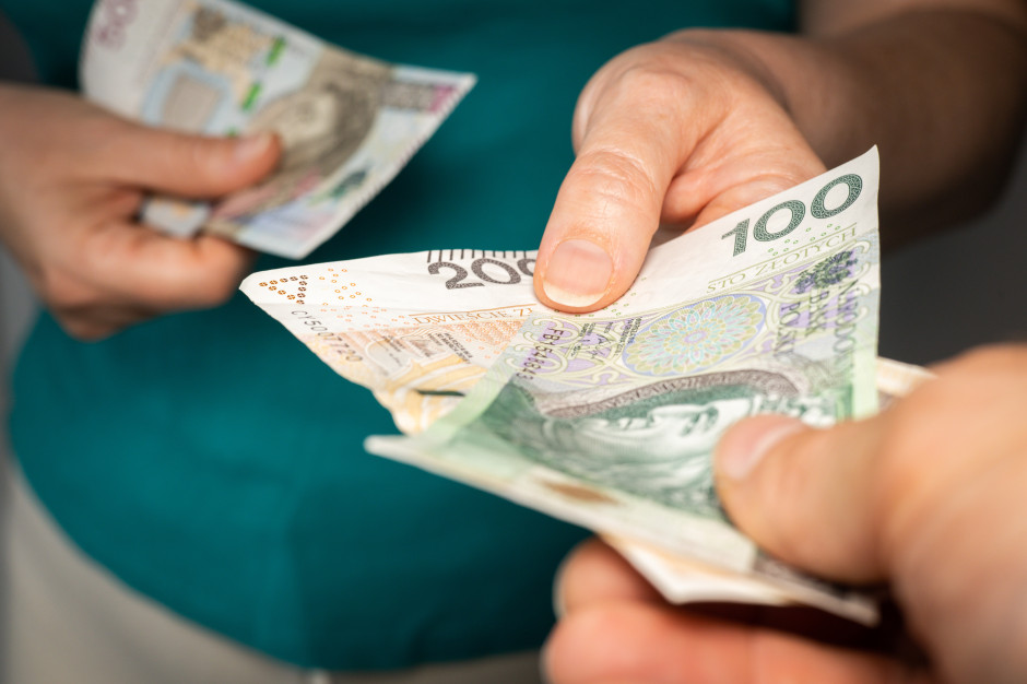 Wypłaty 800 plus mogą zostać przerwane. Kluczowy jest 30 kwietnia