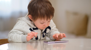 Zakaz korzystania z telefonów w podstawówkach nie obejmie przedszkoli. MEN: nie ma takiej potrzeby