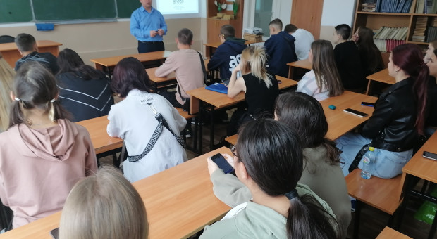Godziny nadliczbowe nauczycieli to problem dla samorządów. Uderzą w szkoły i budżety