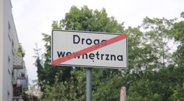 Deweloper odchodzi, droga zostaje. Bez zarządcy osiedla mierzą się z brakiem remontów