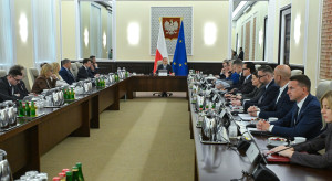 Opieka długoterminowa w rządzie. Pieniądze i rola koordynatora dzielą samorządy