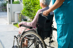Pobyt w DPS jest coraz droższy. Często przekracza wysokość emerytury