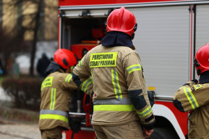 Ogromny pożar opanowany. Poważne straty, budynek wypalił się od środka