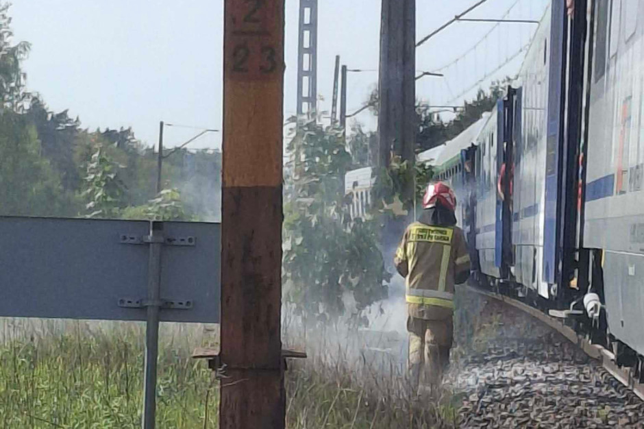 Ewakuacja pasażerów PKP Intercity. Groźny pożar na linii kolejowej