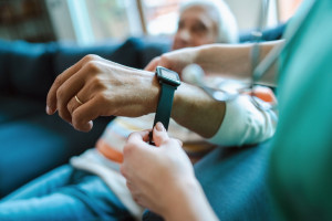 Telemedycyna w Polsce przyspiesza. Zdalne monitorowanie stanu pacjentów staje się standardem