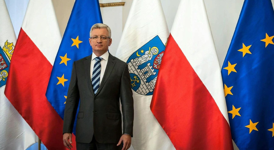 Samuel Rady Prezydent miasta zaatakowany tortem. Awantura na sesji rady