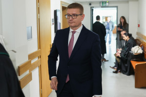Prezydent z zakazem pełnienia funkcji dostaje zaufanie rady. Protestujących wyproszono z sali