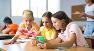Stary schemat lekcji już się wyczerpuje. Tak szkoła nie wygra z Netfliksem i smartfonami
